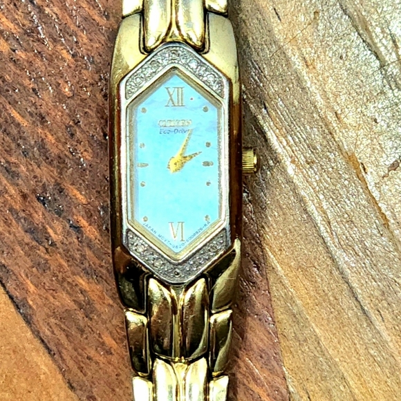 Women's silver-tone Citizens watch with a Mother-Of-Pearl face. - Picture 3 of 5